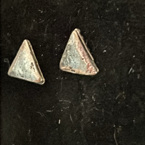 0.5” silver tone triangular shaped Minimalist stud earrings - Picture 4 of 10